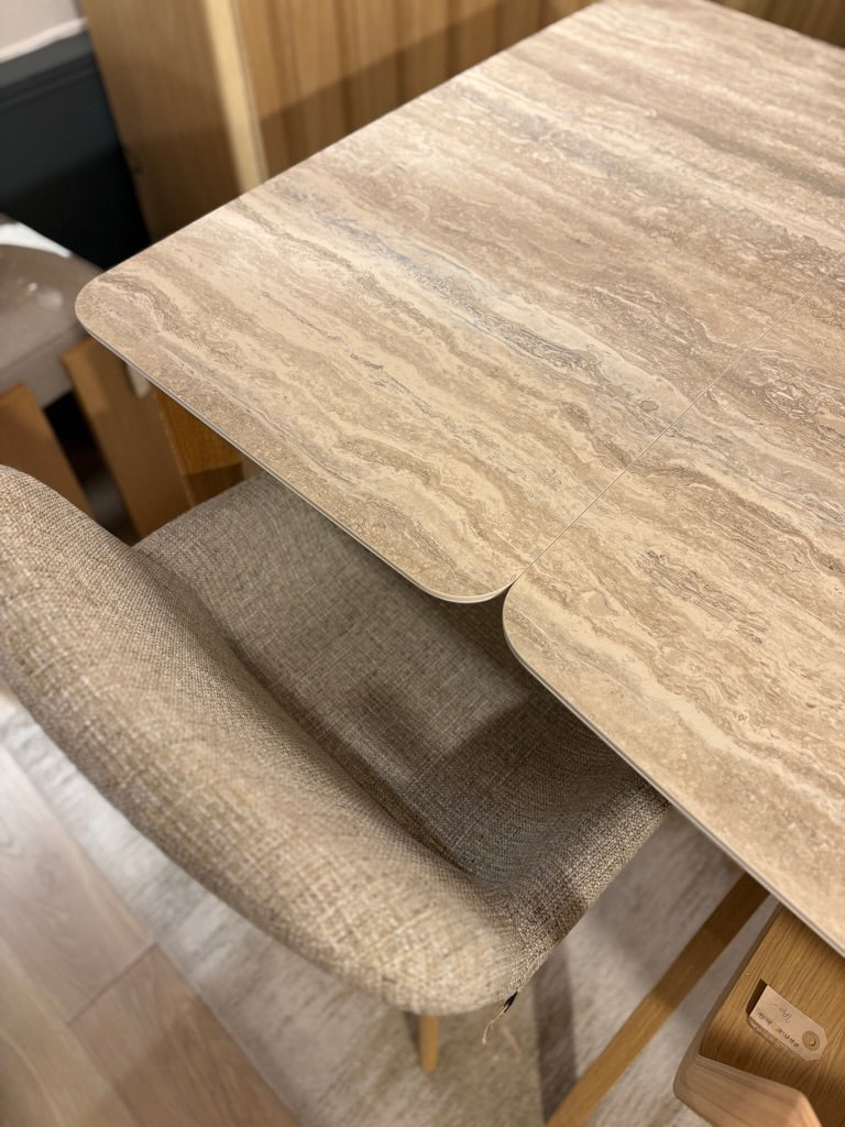 EXPO: Table dinatoire en céramique avec une rallonge