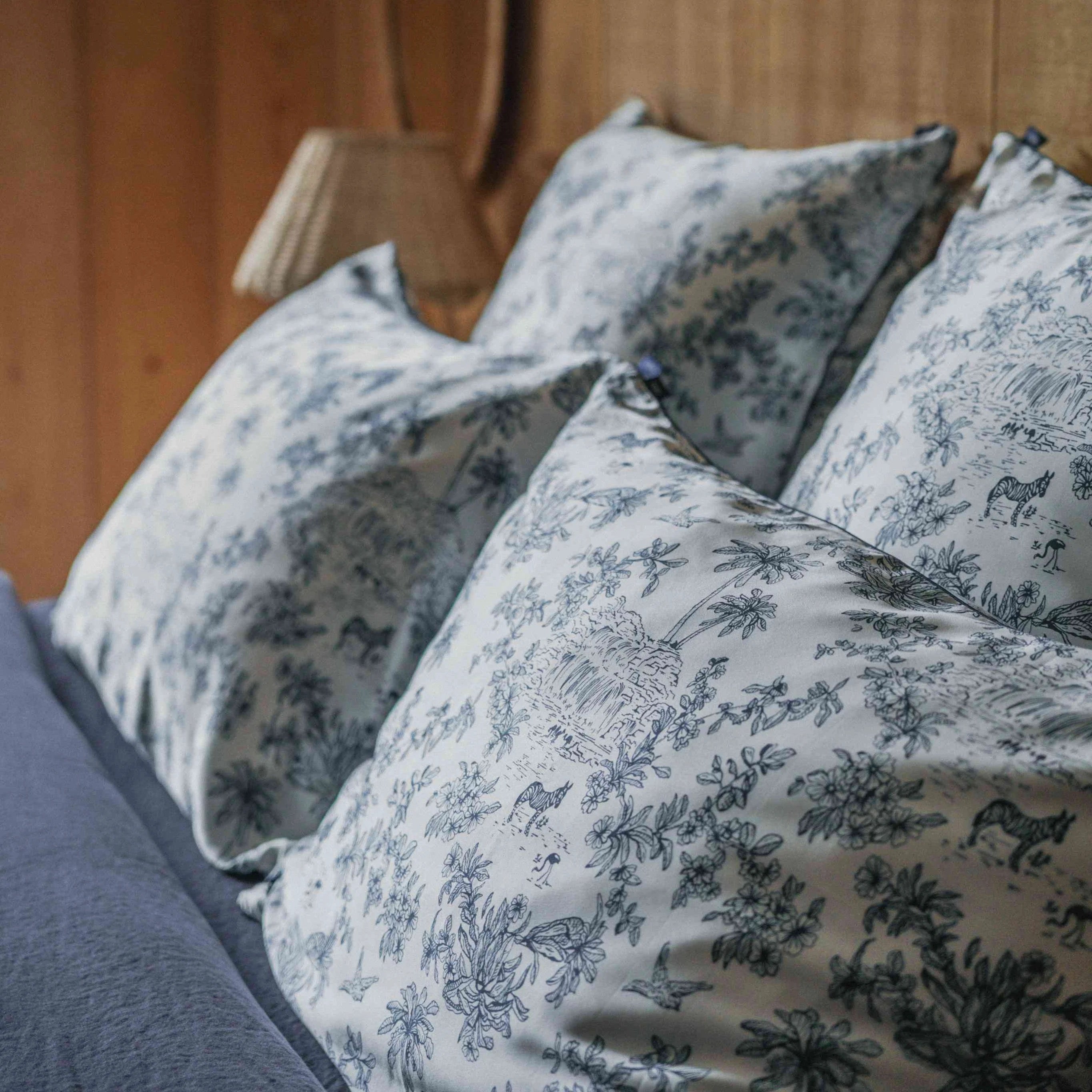 Taie d'oreiller 100% pure soie de mûrier - motif nuit sauvage