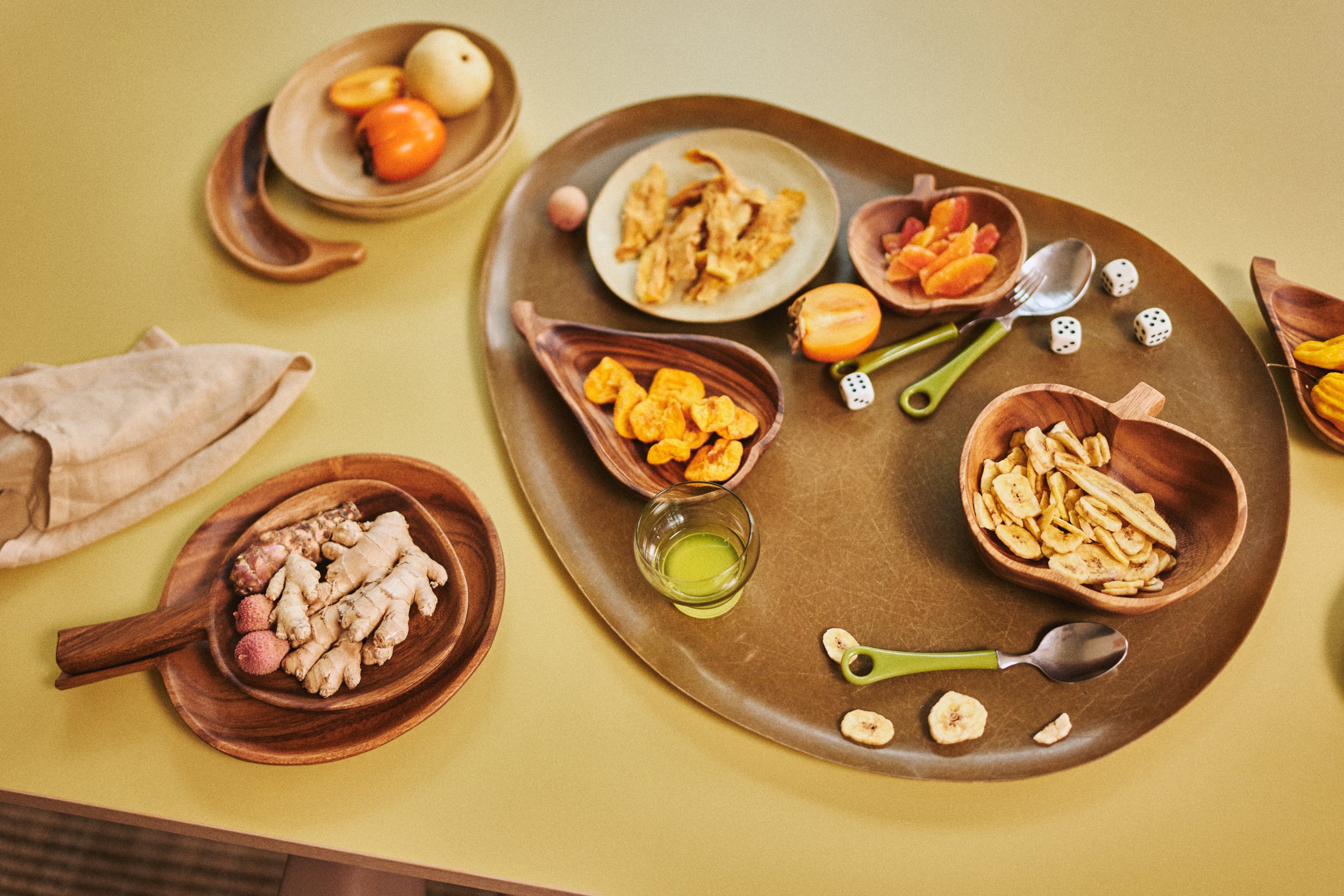 Plat à servir en acacia: PM