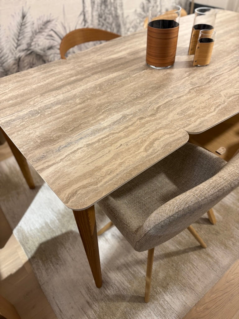 EXPO: Table dinatoire en céramique avec une rallonge