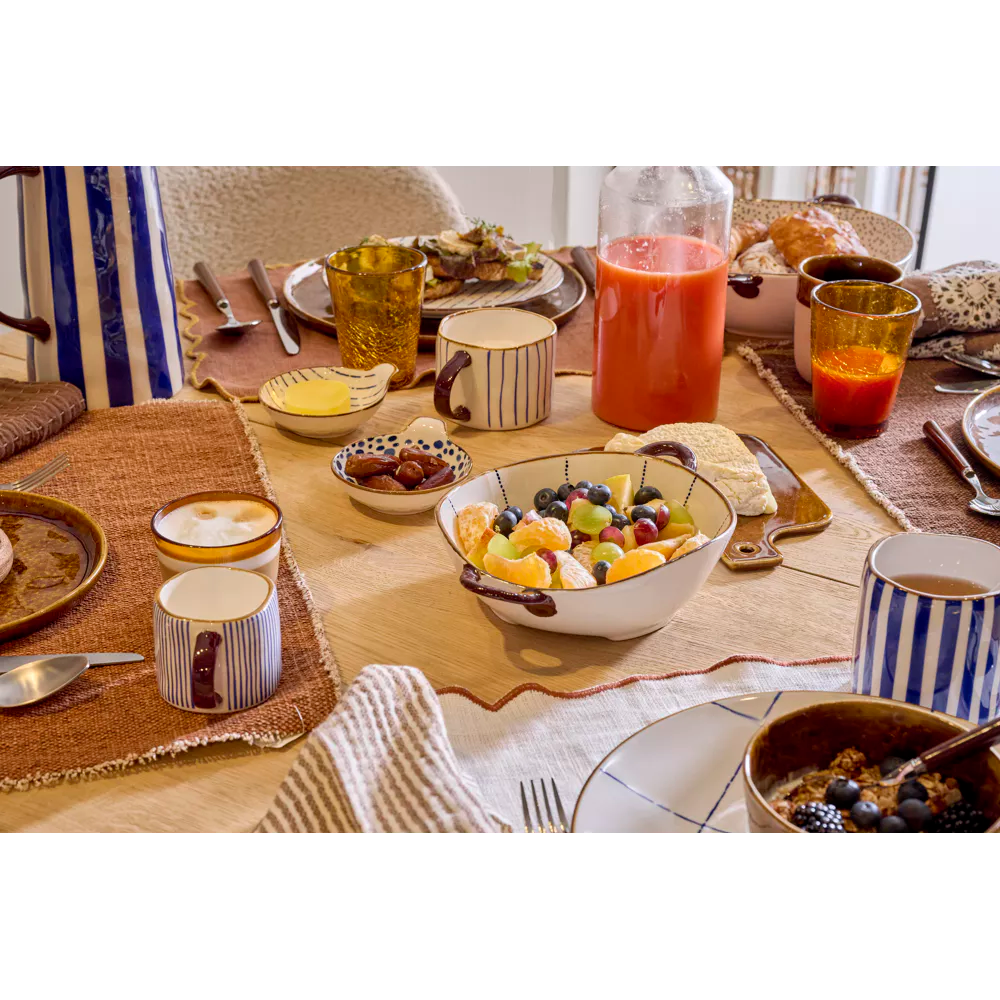Anafi – Mug en porcelaine blanche à rayures bleues