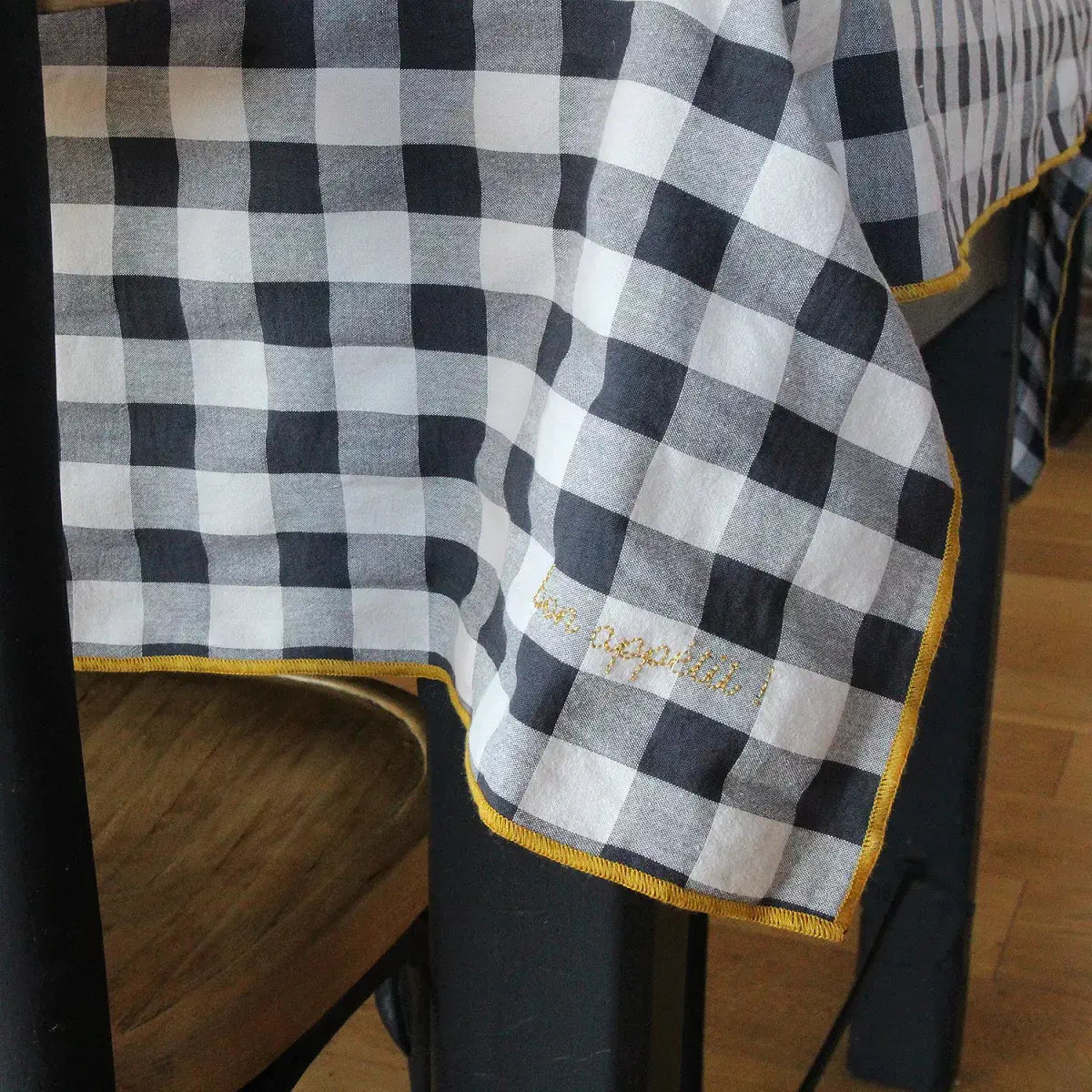 Nappe brodée vichy